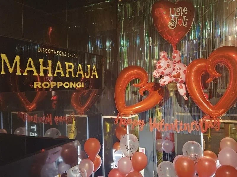 バレンタイン装飾が施されたマハラジャ六本木の店内