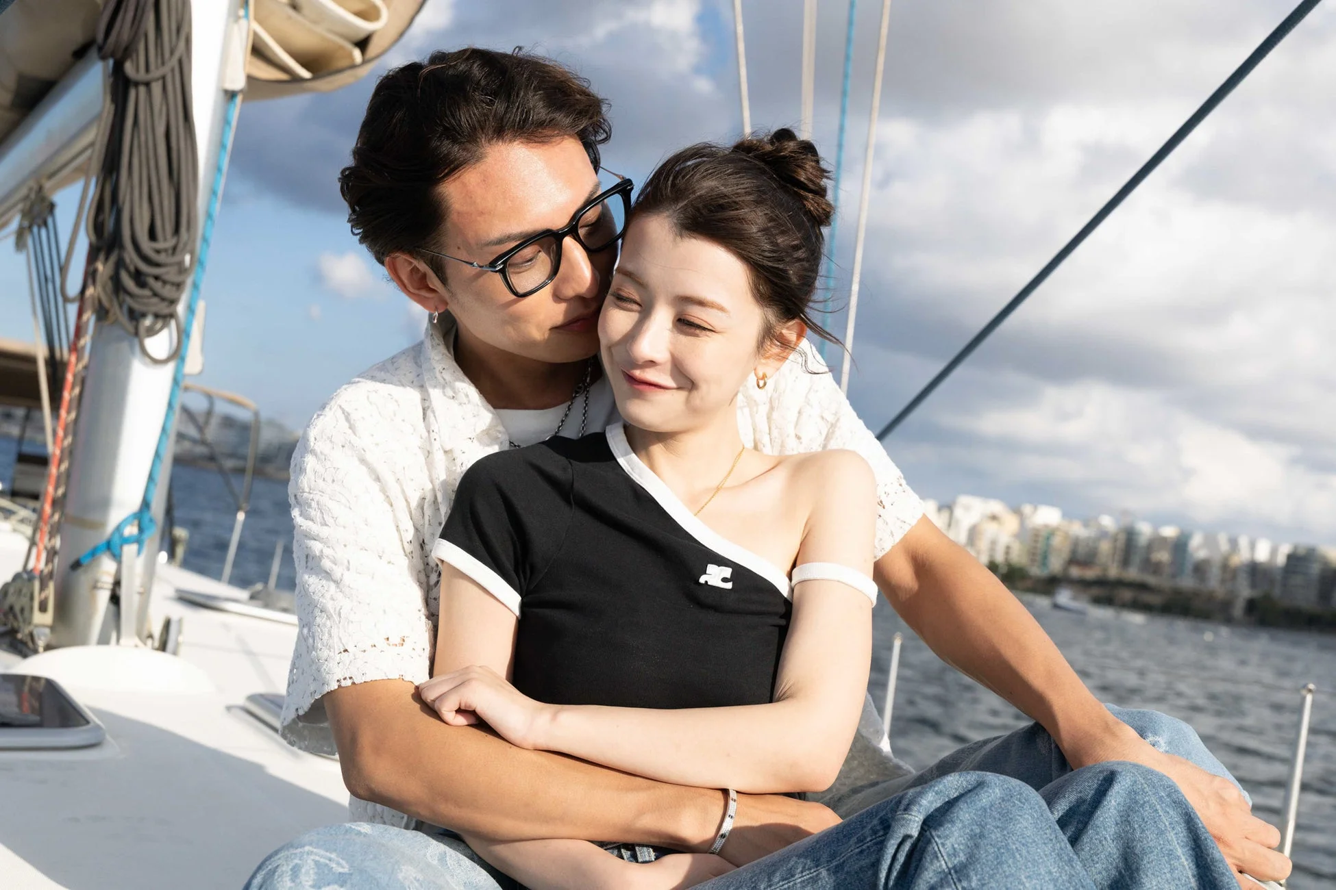 ヨットでのカップル