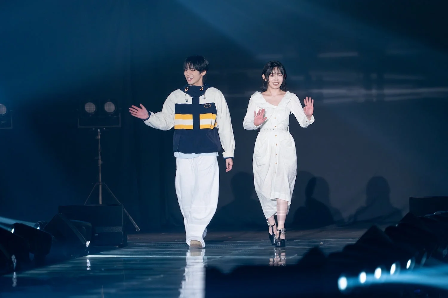 ステージに登場する宮﨑優さんと山下幸輝さん