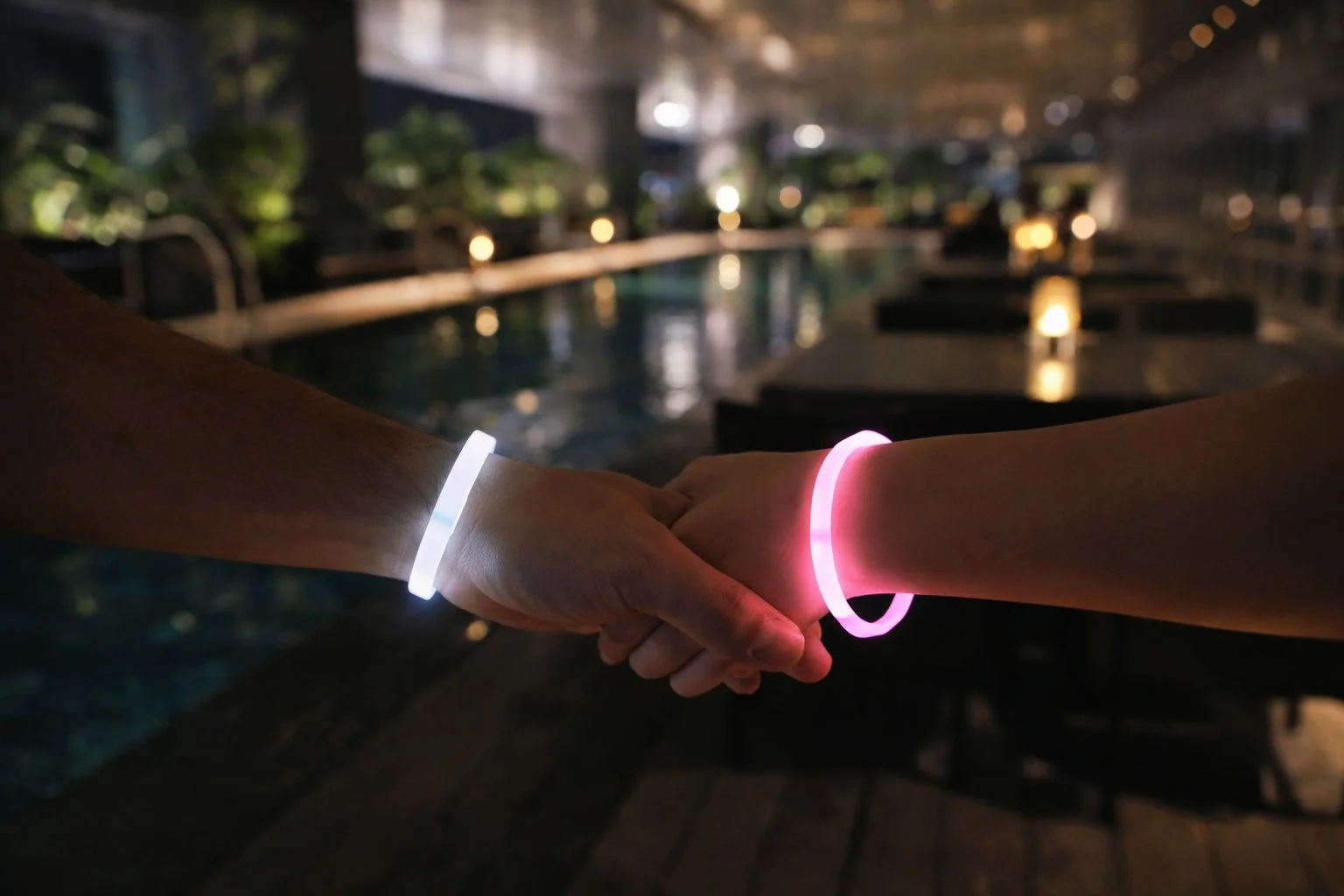 光るブレスレット