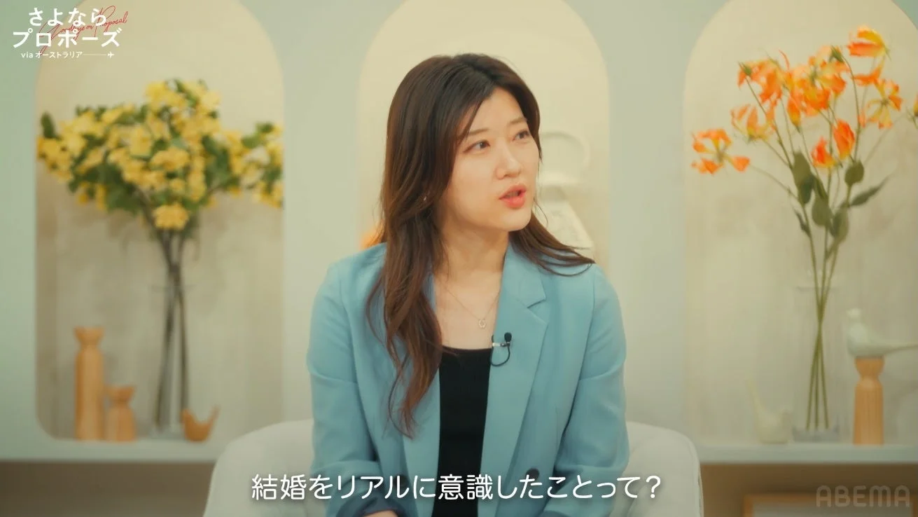 女性MCが話している様子