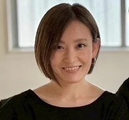 笑顔の女性の顔アップ